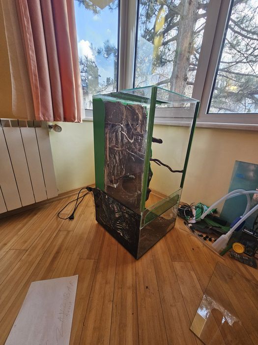 Терариум за гущер, жабки и др влечуги. 80.5х40.5х40см. Аксесоари