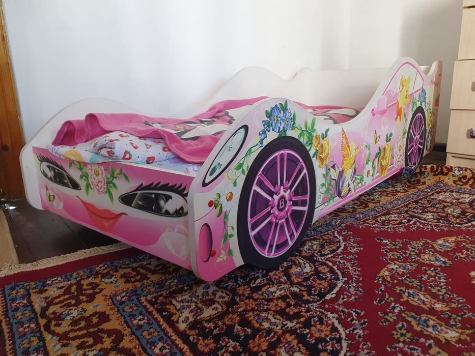 Детская кроватка для девочек