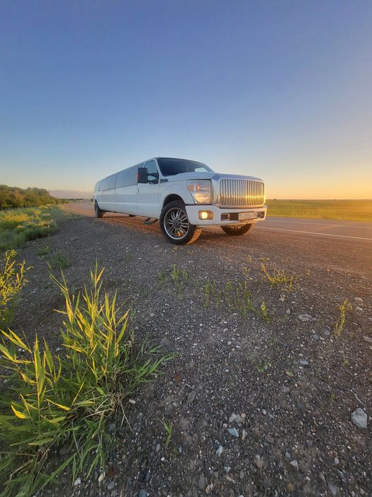 Прокат аренда лимузина MEGA FORD
