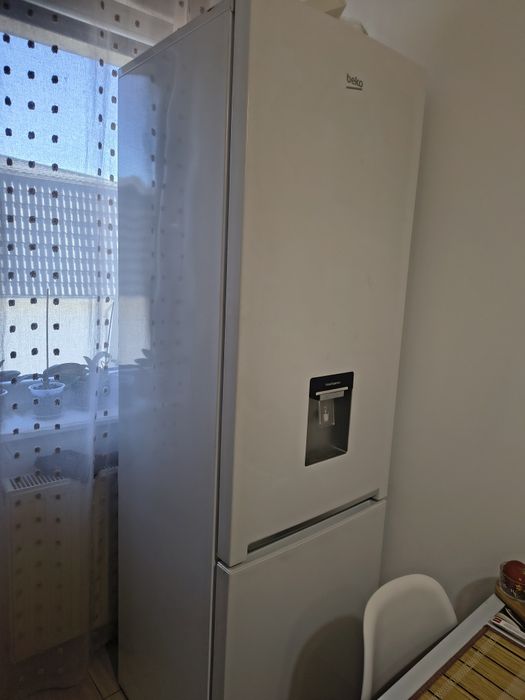 Combina frigorifica Beko  pentru piese(Motorul este nou)