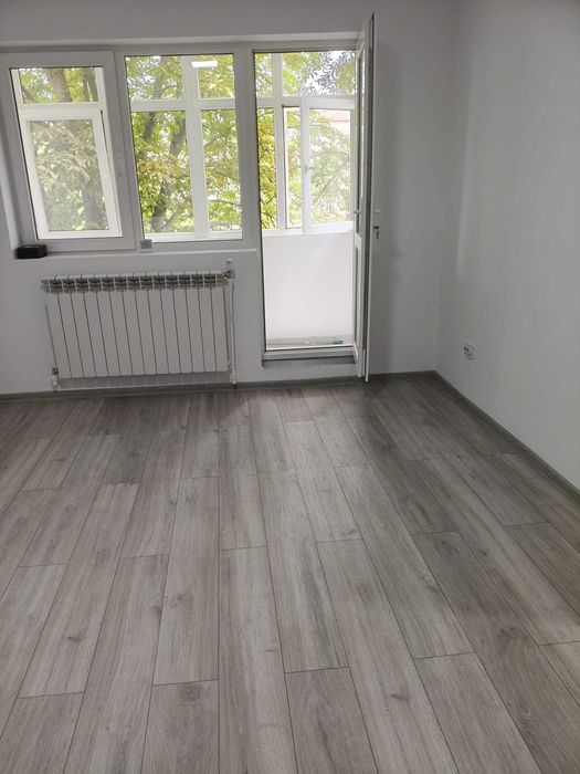 Vand Apartament 3 camere, Semidecomandat, Zona Stadion