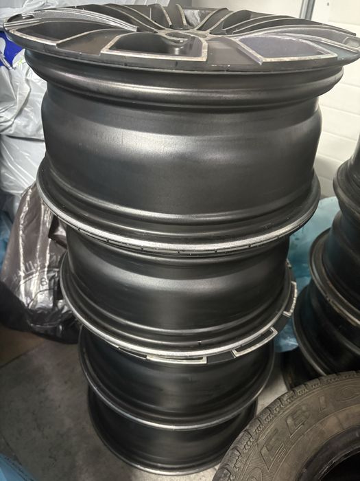 Jante MOMO - Ford R16