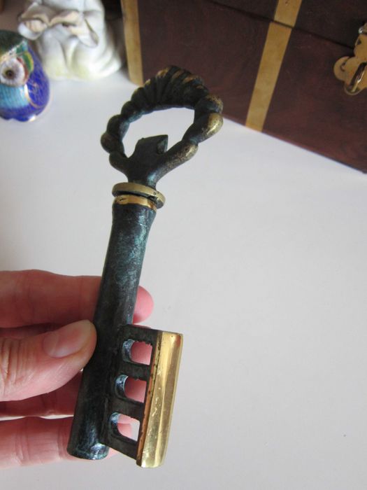 cadou rar Cheie tirbuson bronz  patinat  Germania 1960