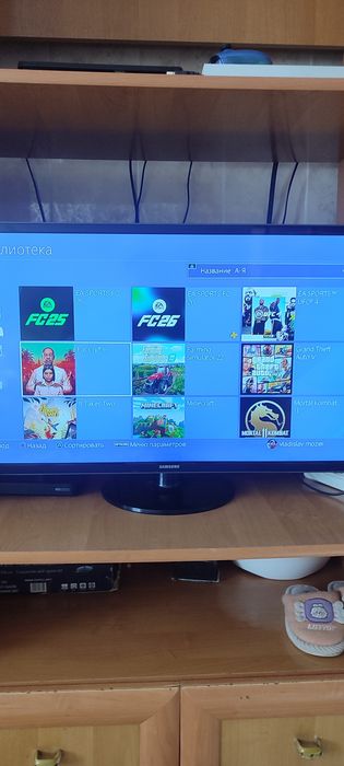Продам пс 4 на 1тб  с дисками и акаунты с игрвами и пс+