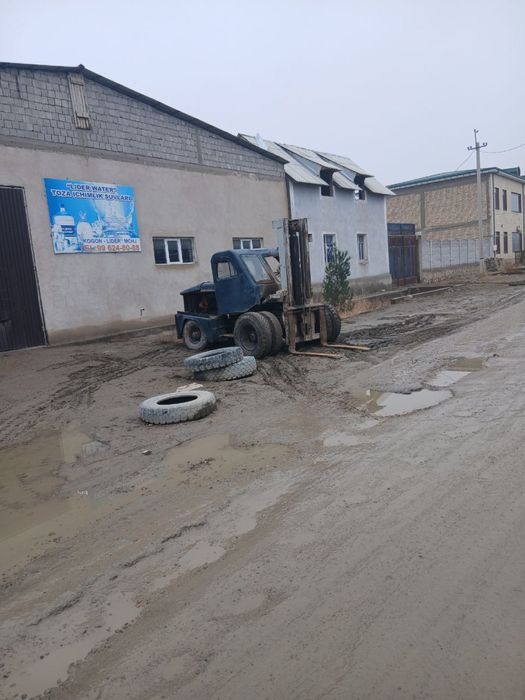 Погрузчик 4.5т мотор от газ52 новый поставили акумлятор тоже новый