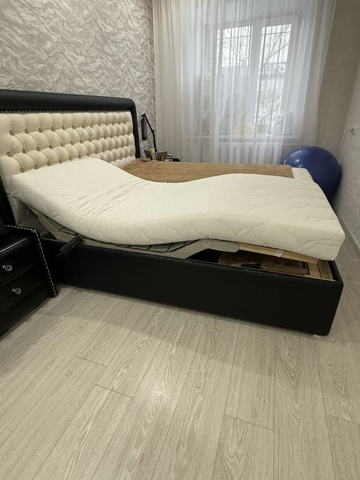 Двуспальная кровать