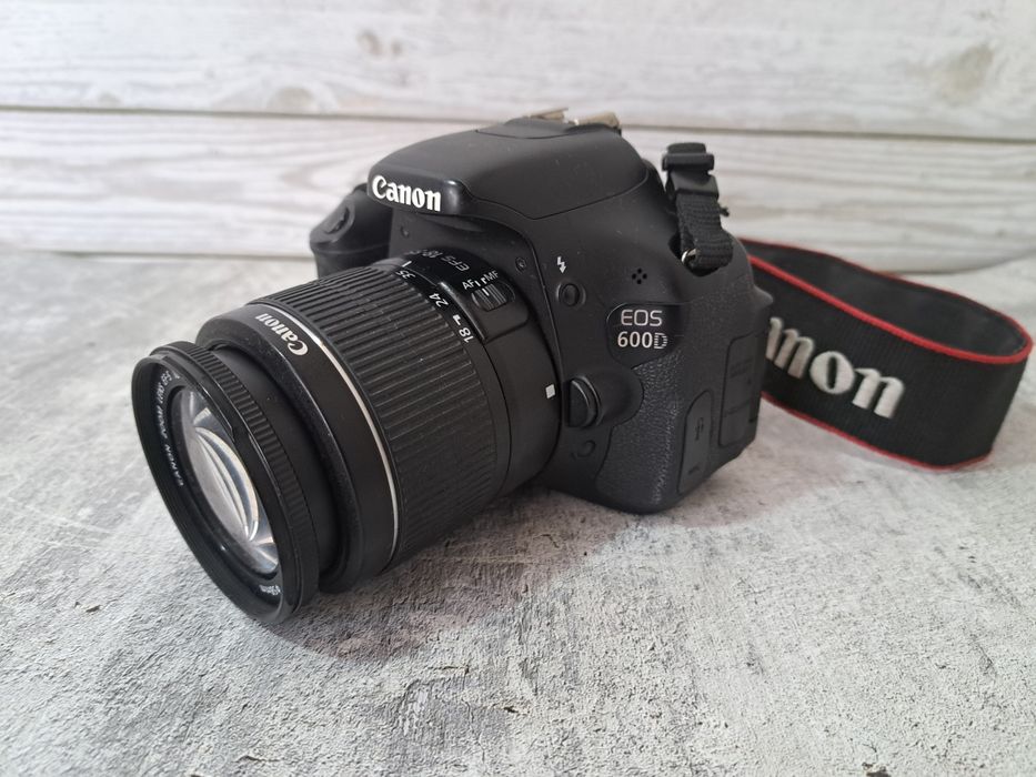 Продам фотоаппарат Canon EOS 600D (идеал)
