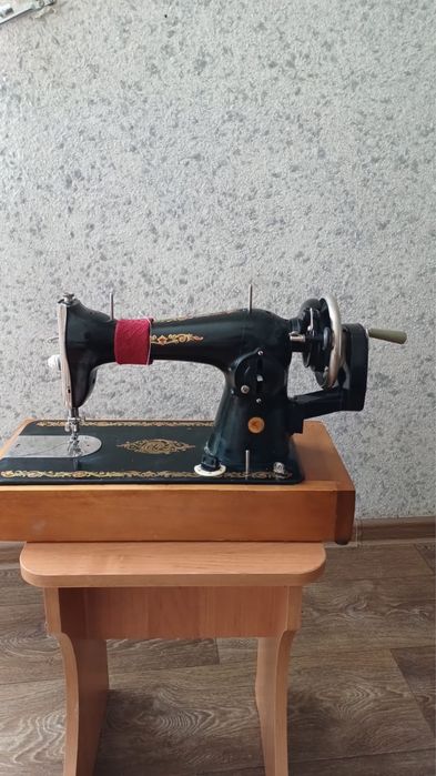 Продам швейную машину !