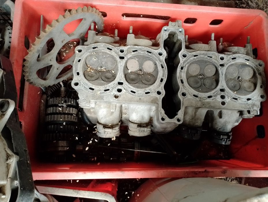 Части от Honda CBR 1000 F1 F2. Доста части от Kawasaki