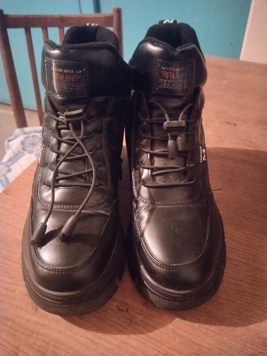 Продаю ботинки женские 39 размер