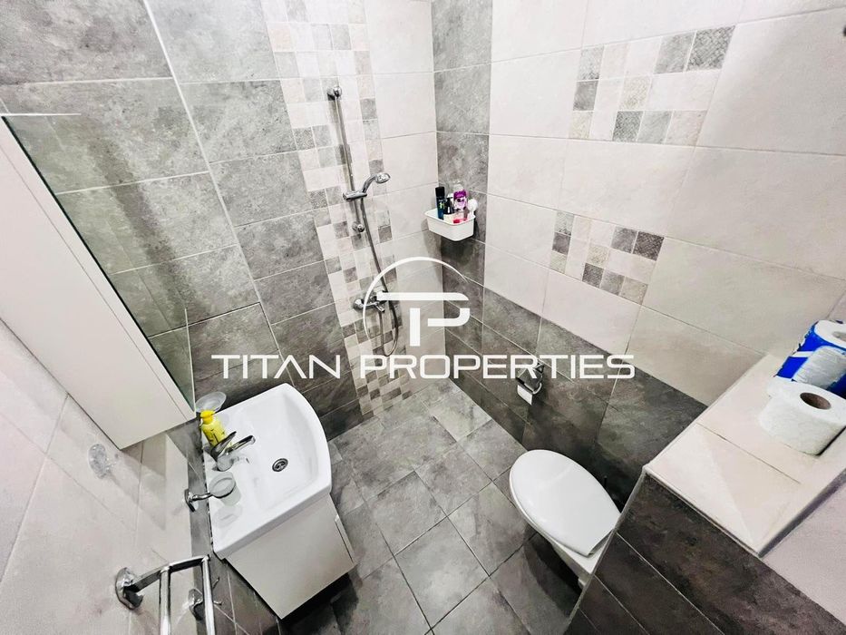 Тристаен, под наем, Център на метри от Морската градина