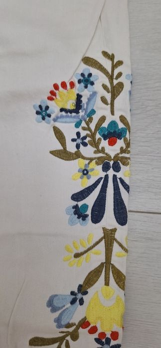 Vand 3 perechi de blugi zara la 45 lei toti +cadou