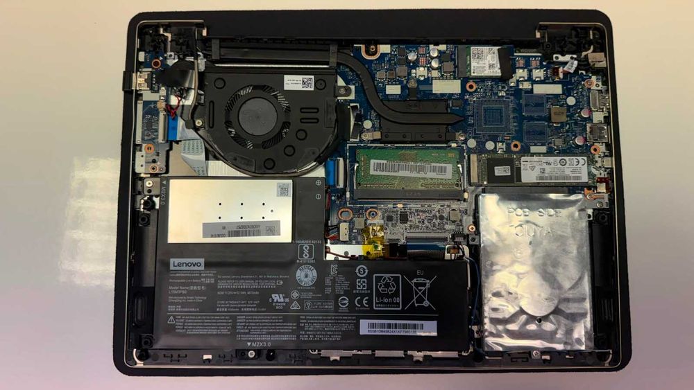 Placă de bază Lenovo IdeaPad 520S-14IKB (80X2) + i5-7200U + 4GB RAM + SSD NVMe 128GB + HDD 1TB