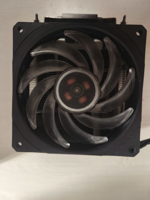 Cooler Master Hyper 212 RGB Black Edition.