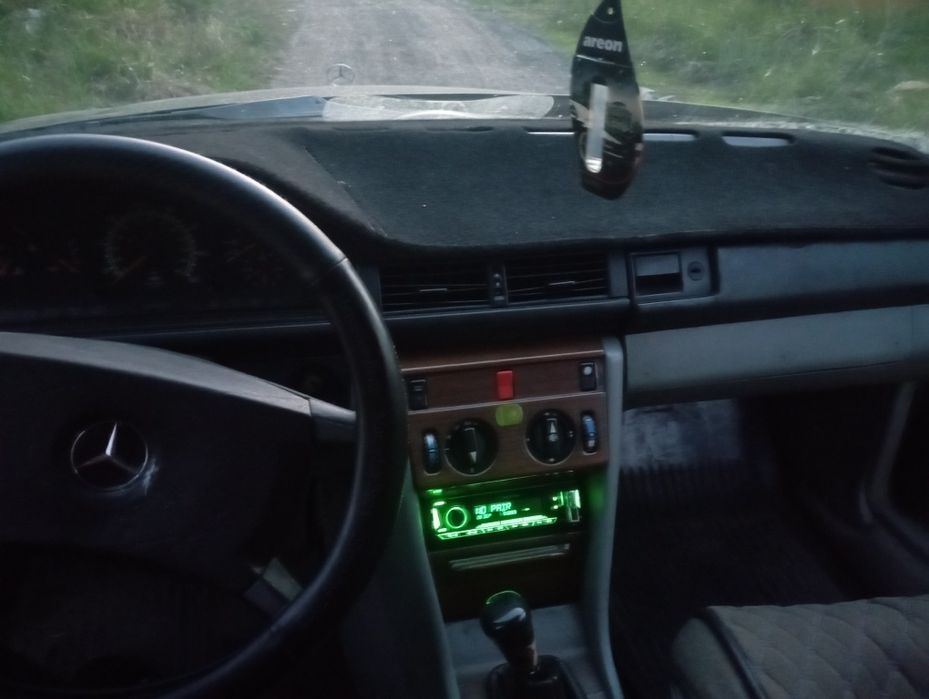 Продаю Мерседес 124