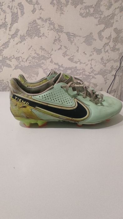 Футбольные бутсы