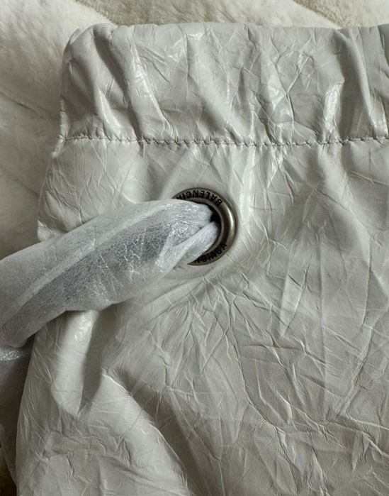 Geanta Balenciaga, Chanel, Jimmy Choo