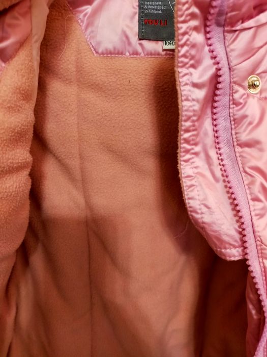 Продам комбинезон для девочки. На 3-4 года.Зима