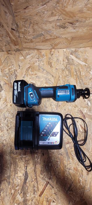 Makita dco 181  decupat rigips ca nou