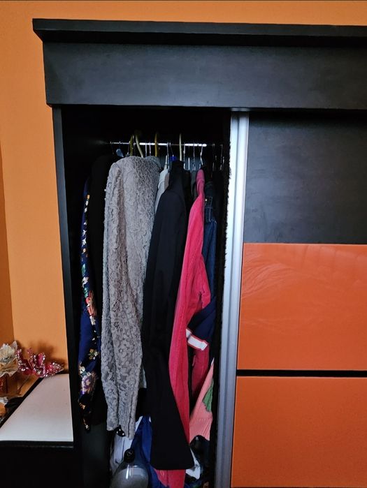 Dulap dormitor pal wenge cu sticla portocalie