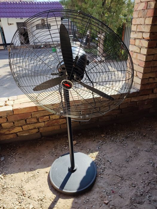 Вентилятор большой напольный