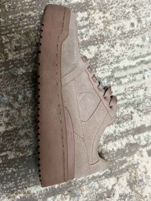 Розовые кроссовки calvin klein