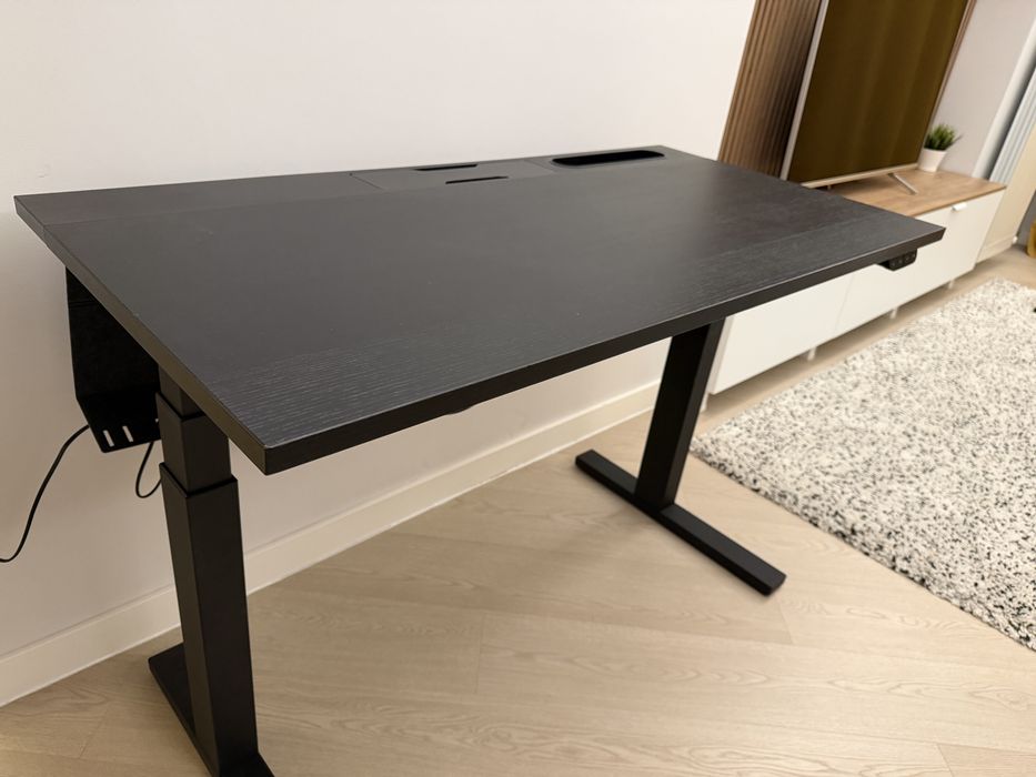 Birou reglabil electric 60X140cm cu 2 memorii IMPECABIL