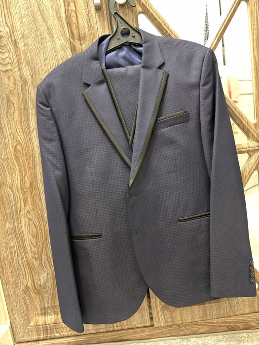 Продается костюм с брюками , тройка