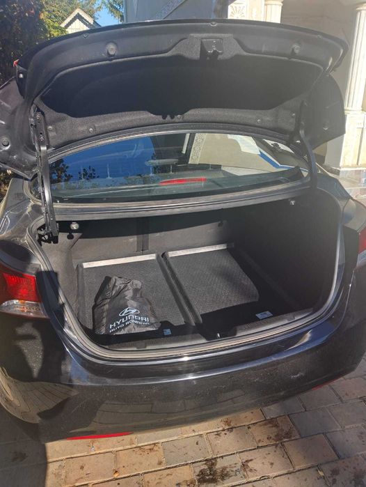 Autoturism Hyundai Elantra Highway+  2012. Gata de drum.