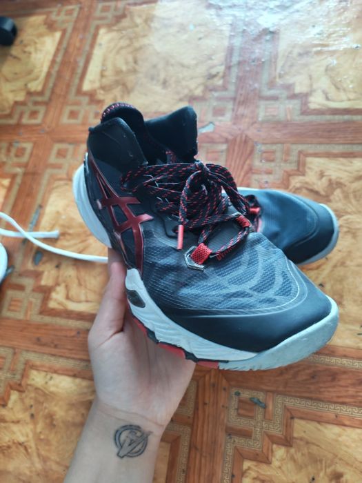 Продам кроссовки метараис