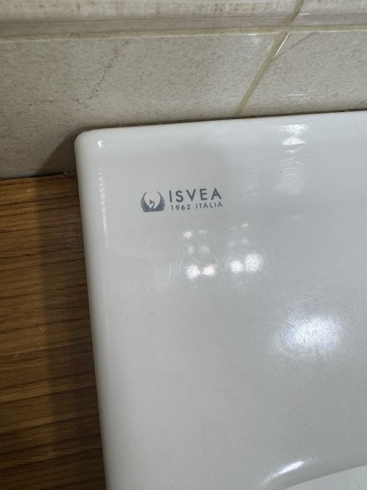 Раковинас водостойкой панелью с зеркалом