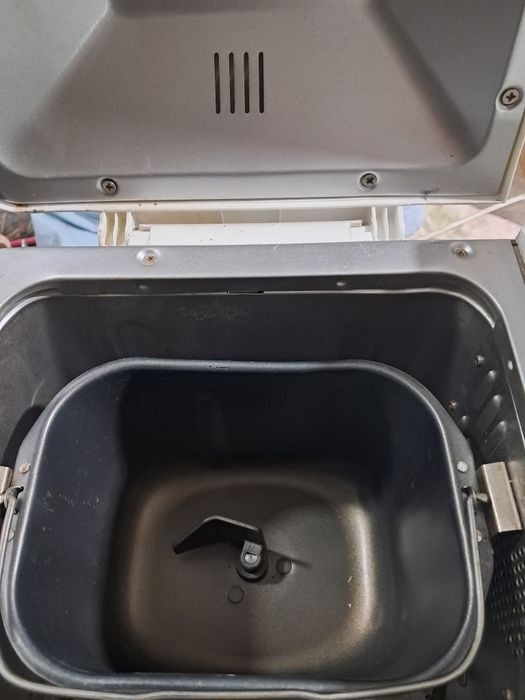 Продам хлебопечку KENWOOD  BM 350 .