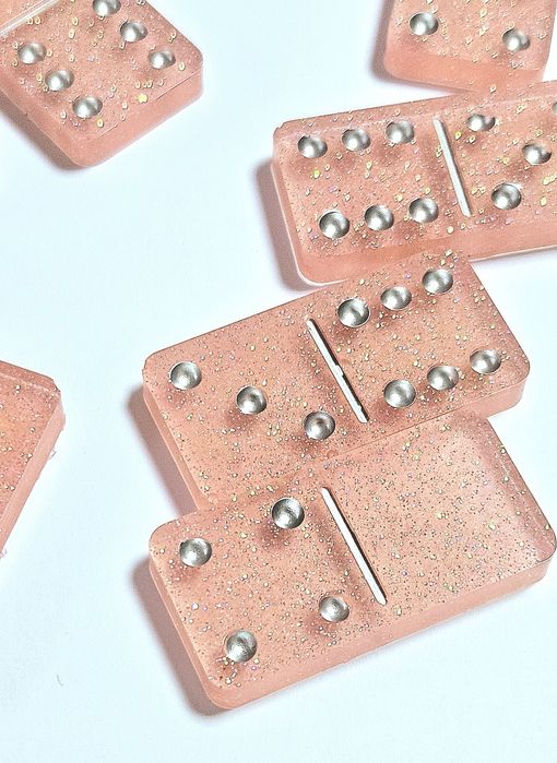 Домино от ероксидна смола