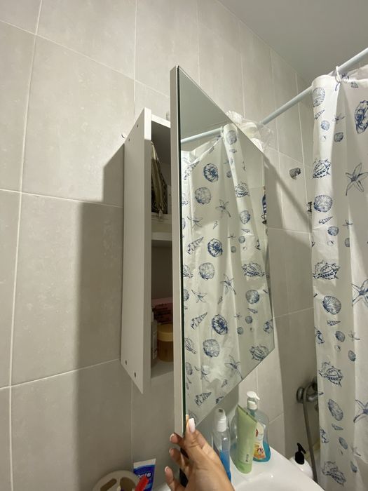 Продам туалетный шкаф с зеркалом