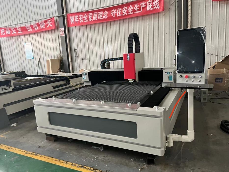 лазерный станок для металла резки  3000вт в наличии