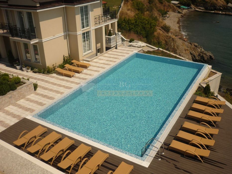 Продава се Къща в Созопол - 450 кв.м за 1667 €/кв.м - Снимка #3