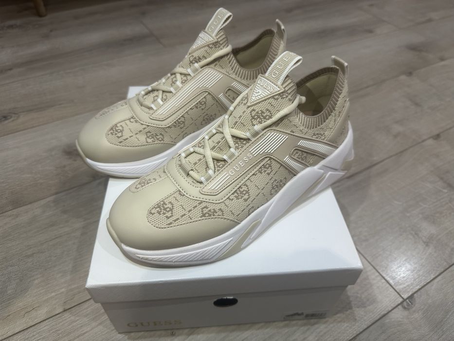 Оригинални дамски обувки Guess 39 номер