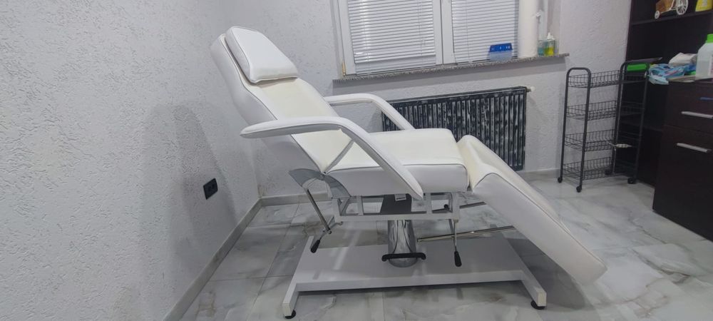 Scaun /pat pentru  cosmetică