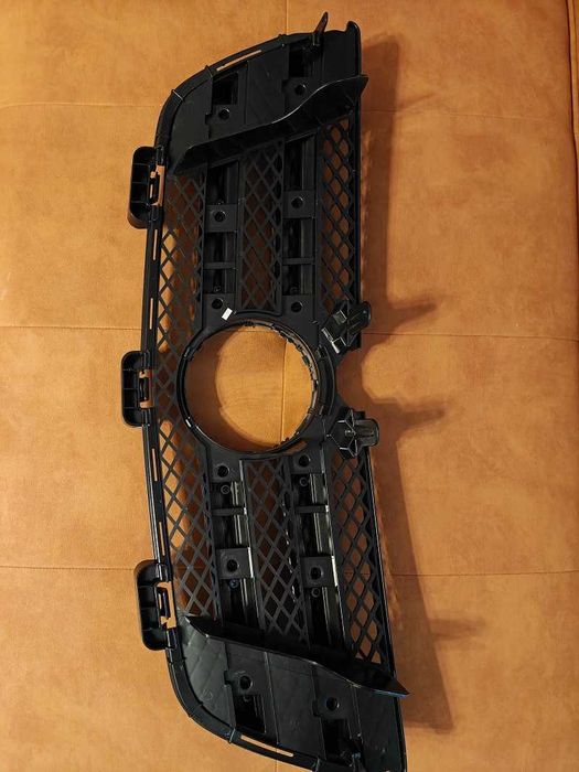 Предна Горна Решетка за Mercedes GL-Class X164 (2007–2012) monto.bg