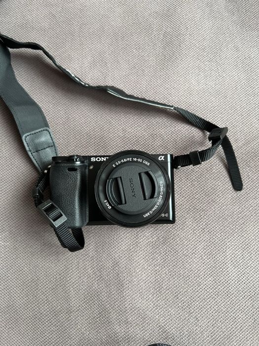 Aparat Foto/Video Sony A6000+ obiectiv 16-50 + husa + carduri+obiectiv