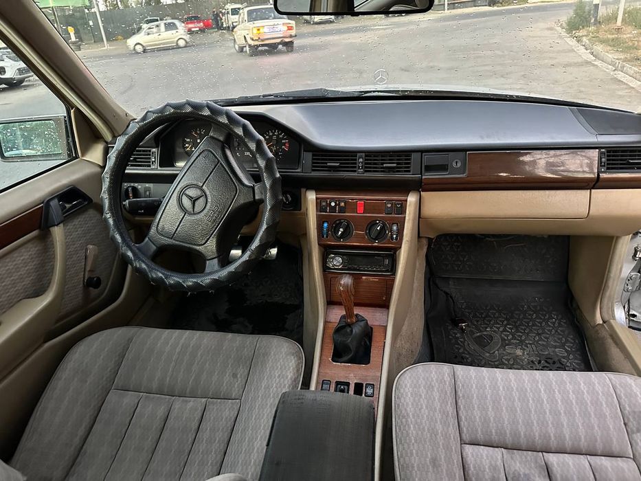 Mersedes benz 200 holatii yaxwi 1985 yil