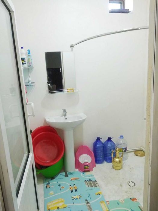 Жиззах шаҳар Бунёдкор маҳалласи Сулола тўйхонаси орқасида уй сотилади