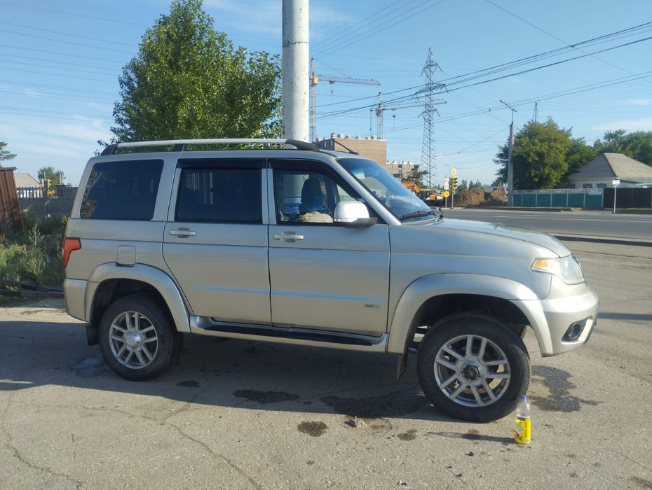 Автомобиль УАЗ патриот