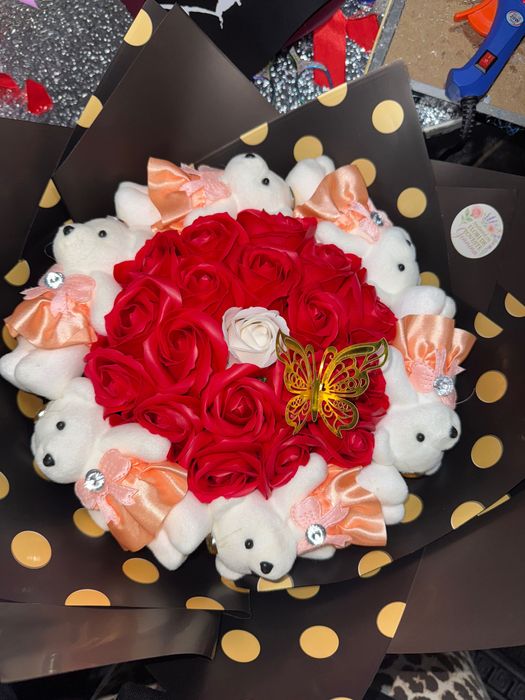 Realizez buchete și aranjamente din trandafiri de săpun