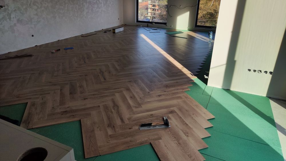 Професионален монтаж на паркет / ламинат ,первази ,лайсни