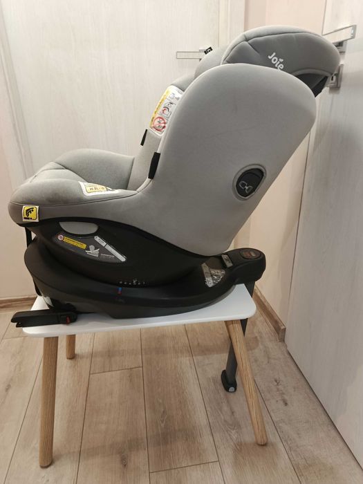 Столче за кола Joie i-Spin 360 в цвят Gray Flannel.