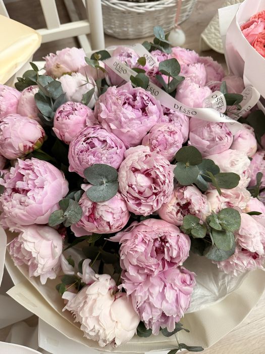 Пионы, розы, гортензии