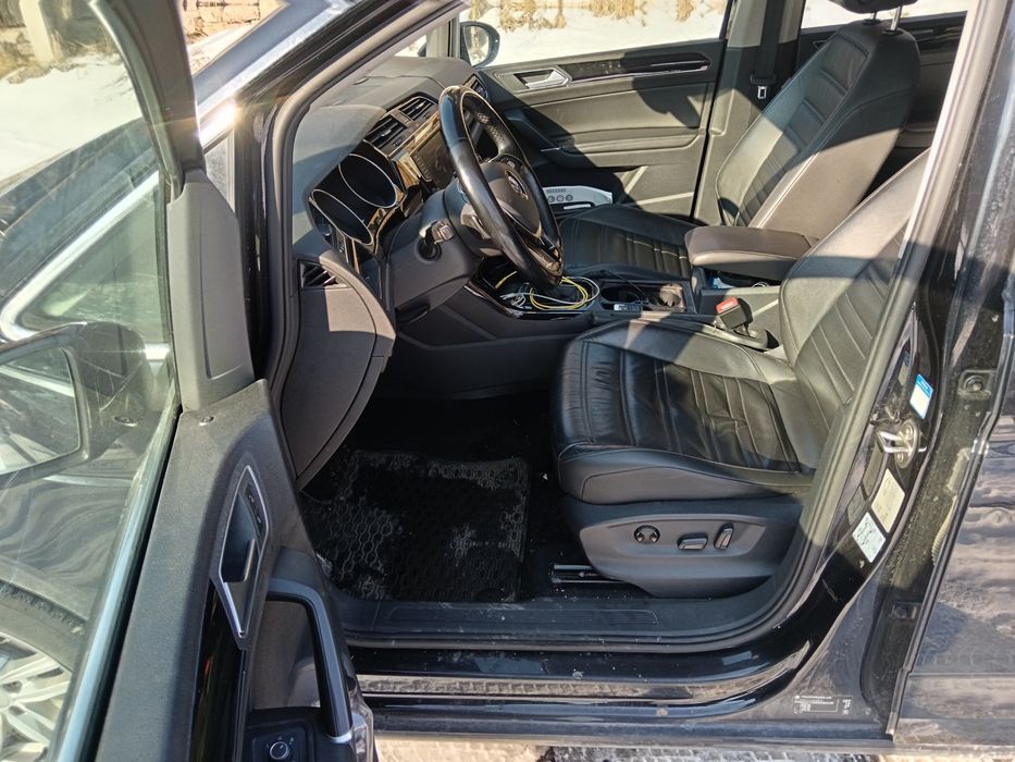 VW Touran 2.0TDI,190cp,Matrix,TVA deductibil