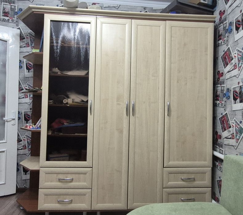 Шкаф, угловой стол с полками