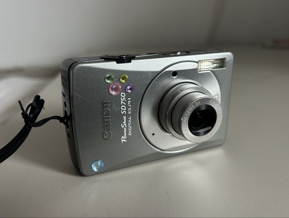 Canon PowerShot SD750 ELPH